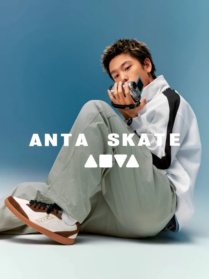 ANTA SKATE 蓝色背景服装造型